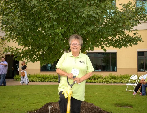 Cancer Treatment Centers of America made a donation to the Arbor Day Foundation to celebrate Betty Jones’ 
five-year treatment milestone.