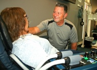 Dr. Tracy Standridge of Standridge Clinic in Owasso 
administers treatment to a patient through 
PEMF technology.