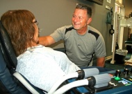 Dr. Tracy Standridge of Standridge Clinic in Owasso 
administers treatment to a patient through 
PEMF technology.