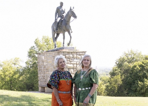 Celeste Tillary and Linda Coleman, The Indian Women’s
Pocahontas Club. Photo by Jill Solomon Wise.