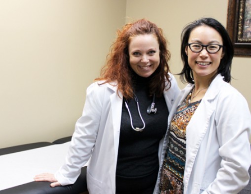 Dr. Melita Tate (L) and Nurse Practitioner Kyndol Ray (R) want to welcome you to the Grassroots Healthcare family.