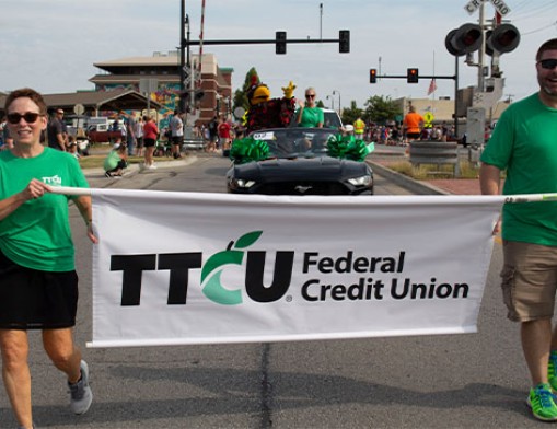 Rooster Days Parade