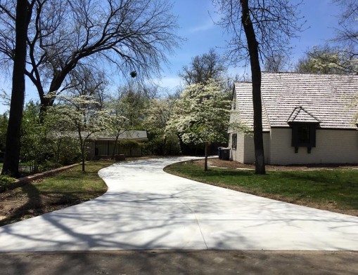 For this homeowner, LCI Concrete replaced their old driveway with a radius drive which allowed for more space with beautiful curves.