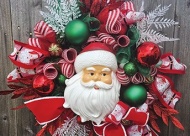 Unique wraths and centerpieces hand-crafted by 
An Array of Wreaths.
Photos courtesy of An Array of Wreaths.