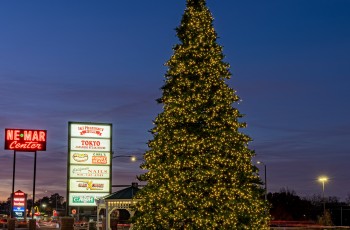 The ceremonial Christmas Tree Lighting at the Ne-Mar Shopping
Center will be Thursday, Nov. 17.