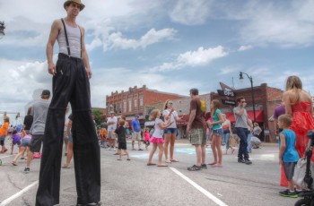 Stilt Walker Corn Cobb towers over the crowd.