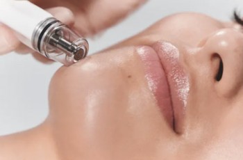 DiamondGlow™ is more than a facial. Unlike traditional wet facial treatments, which rely on chemical exfoliation to treat skin at surface level, DiamondGlow’s™ patented recessed diamond tip wand delivers a next-level resurfacing treatment that deeply cleans and rejuvenates the skin.