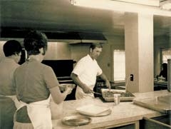 Mazzio’s founder Ken Selby at his first pizza restaurant, The Pizza Parlor, where he served up his original recipe featuring a crispy crust and spicy sauce.