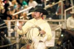 Shane Stierwalt from Schidler, OK roping cattle in the GCCRR.