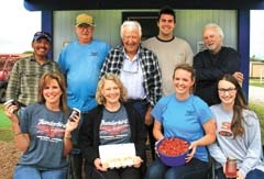 The Thunderbird Berry Farm “Family” includes: (back row) Antonio De La O, Jack Schlekeway, Owner Don Hansen, Eric Hansen, Kip Karney and (front row) Jocelyn Hansen, Vicki Karney, 
Jessica Hansen and Kristen Davis.