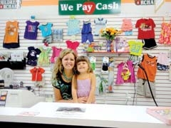 Children’s Orchard owner Kari Hendrix and her 
daughter, Shayli.