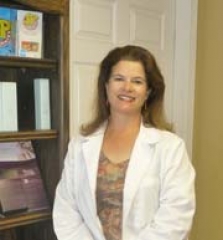 Mallory Spoor-Baker, D.O., helps patients achieve beautiful skin at Advanced Cosmetic Medicine with laser procedures, topical products and whole food supplements.