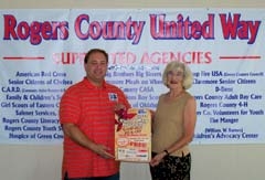 Jeff Faust of 1st Bank Oklahoma, one of the major sponsors of the United Way Round-Up 
Campaign Kick-Off, and Donna Ross, executive director of the Rogers County United Way.